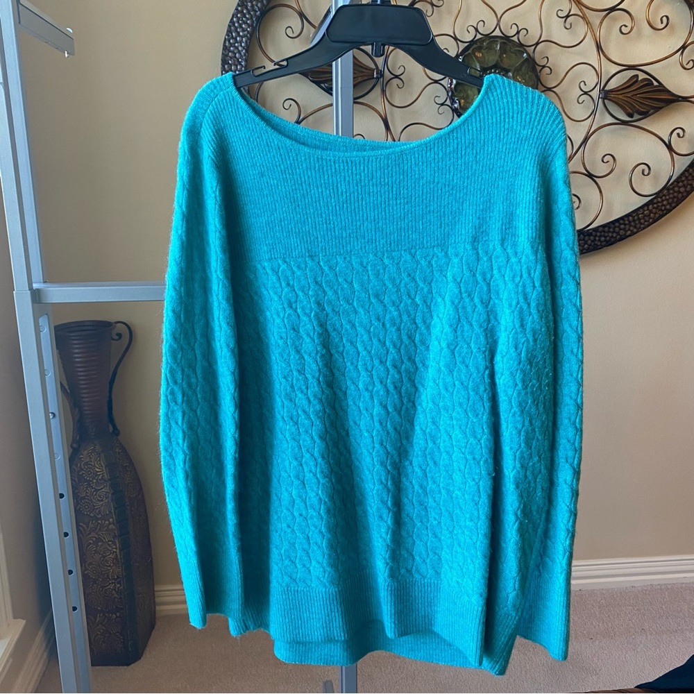 Loft sweater in excellent condition